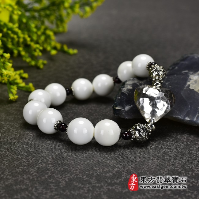 白硨磲手鍊（白硨磲珠子，珠徑約4-12mm，10顆白硨磲+6顆紅珠，WCG028）。客製化設計各種白硨磲珠串、白硨磲珠子、白硨磲手鍊、白硨磲手珠。★附東方翡翠寶石保證卡-商品圖