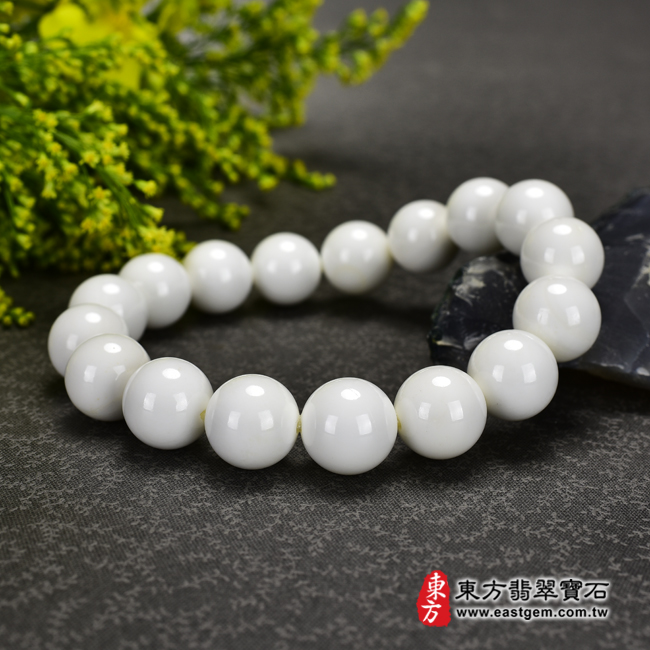 白硨磲手鍊（白硨磲珠子，珠徑約14mm，17顆珠，WCG047）。客製化設計各種白硨磲珠串、白硨磲珠子、白硨磲手鍊、白硨磲手珠。★附東方翡翠寶石保證卡-商品圖