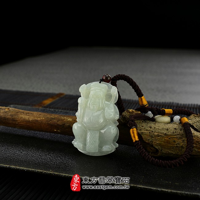 福德正神土地公財神爺情境照片 （已售出勿下標，可訂做）翡翠福德正神土地公財神爺項鍊玉珮（福德正神土地公財神爺：福德正神土地公財神爺牌A貨翡翠福德正神土地公財神爺玉珮、緬甸玉福德正神土地公財神爺玉墜）。白翡，糯種福德正神土地公財神爺，CG004。客製化訂做各種翡翠福德正神土地公財神爺吊墜玉珮項鍊。★附A貨翡翠雙證書