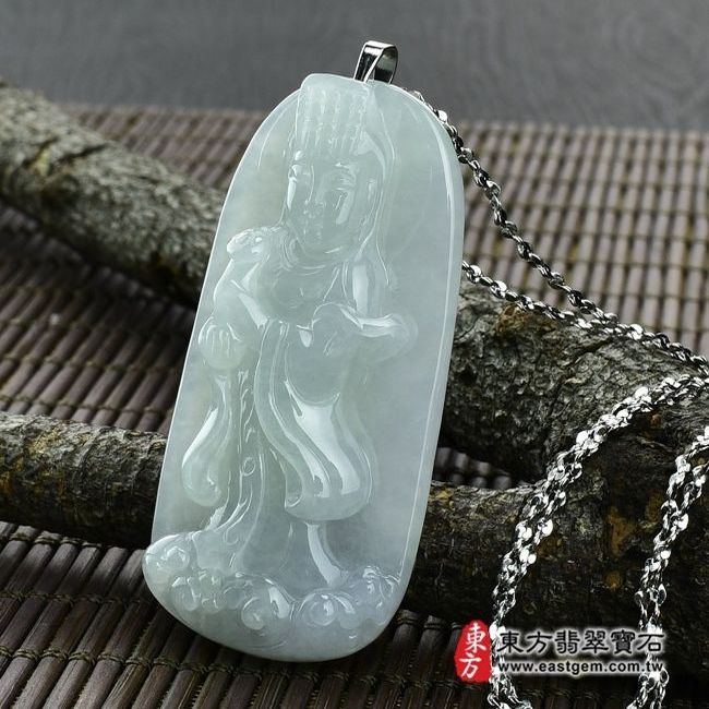 天上聖母/媽祖  右側照片翡翠媽祖項鍊玉珮（天上聖母：媽祖牌A貨翡翠媽祖玉珮、緬甸玉媽祖玉墜）。綠色細豆種媽祖，MD018。客製化訂做各種翡翠媽祖吊墜玉珮項鍊。★附A貨翡翠雙證書