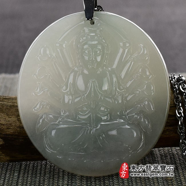 翡翠千手觀音項鍊玉珮正面照片 翡翠千手觀音項鍊玉珮（千手觀音：千手觀音牌A貨翡翠千手觀音玉珮、緬甸玉千手觀音玉墜）。淡綠色糯豆種千手觀音，LH026。客製化訂做各種翡翠千手觀音吊墜玉珮項鍊。★附A貨翡翠雙證書