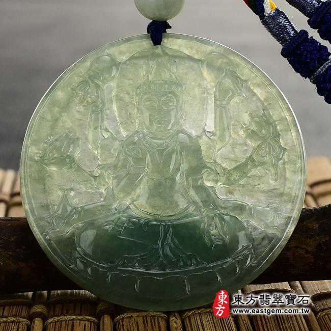 千手觀音項鍊玉珮正面照片   翡翠千手觀音項鍊玉珮（千手觀音：千手觀音牌A貨翡翠千手觀音玉珮、緬甸玉千手觀音玉墜）。油青糯冰種千手觀音，LH043。客製化訂做各種翡翠千手觀音吊墜玉珮項鍊。★附A貨翡翠雙證書.jpg