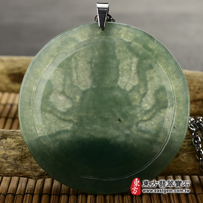 千手觀音項鍊玉珮背面照片   翡翠千手觀音項鍊玉珮（千手觀音：千手觀音牌A貨翡翠千手觀音玉珮、緬甸玉千手觀音玉墜）。油青糯冰種千手觀音，LH044。客製化訂做各種翡翠千手觀音吊墜玉珮項鍊。★附A貨翡翠雙證書.jpg