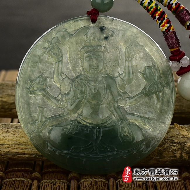 千手觀音項鍊玉珮正面照片   翡翠千手觀音項鍊玉珮（千手觀音：千手觀音牌A貨翡翠千手觀音玉珮、緬甸玉千手觀音玉墜）。油青糯冰種千手觀音，LH046。客製化訂做各種翡翠千手觀音吊墜玉珮項鍊。★附A貨翡翠雙證書.jpg