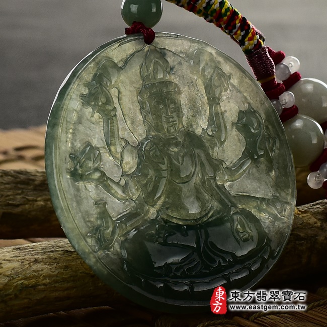 千手觀音項鍊玉珮左側照片   翡翠千手觀音項鍊玉珮（千手觀音：千手觀音牌A貨翡翠千手觀音玉珮、緬甸玉千手觀音玉墜）。油青糯冰種千手觀音，LH046。客製化訂做各種翡翠千手觀音吊墜玉珮項鍊。★附A貨翡翠雙證書.jpg