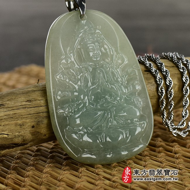 千手觀音項鍊玉珮左側照片 翡翠千手觀音項鍊玉珮(千手觀音:千手觀音牌A貨翡翠千手觀音玉珮、緬甸玉千手觀音玉墜)。淡綠色糯種千手觀音,LH054。客製化訂做各種翡翠千手觀音吊墜玉珮項鍊。★附A貨翡翠雙證書.jpg 千手觀音項鍊玉珮左側照片 翡翠千手觀音項鍊玉珮(千手觀音:千手觀音牌A貨翡翠千手觀音玉珮、緬甸玉千手觀音玉墜)。淡綠色糯種千手觀音,LH054。客製化訂做各種翡翠千手觀音吊墜玉珮項鍊。★附A貨翡翠雙證書.jpg