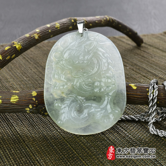 生肖龍項鍊玉珮情境照片  翡翠龍項鍊玉珮(祥龍瑞氣、招財富貴龍:龍牌A貨翡翠龍玉珮、緬甸玉龍玉墜、龍十二生肖項鍊)。淡綠色糯種龍,DR323。客製化訂做各種翡翠龍吊墜玉珮項鍊。★附A貨翡翠雙證書 生肖龍項鍊玉珮情境照片  翡翠龍項鍊玉珮(祥龍瑞氣、招財富貴龍:龍牌A貨翡翠龍玉珮、緬甸玉龍玉墜、龍十二生肖項鍊)。淡綠色糯種龍,DR323。客製化訂做各種翡翠龍吊墜玉珮項鍊。★附A貨翡翠雙證書