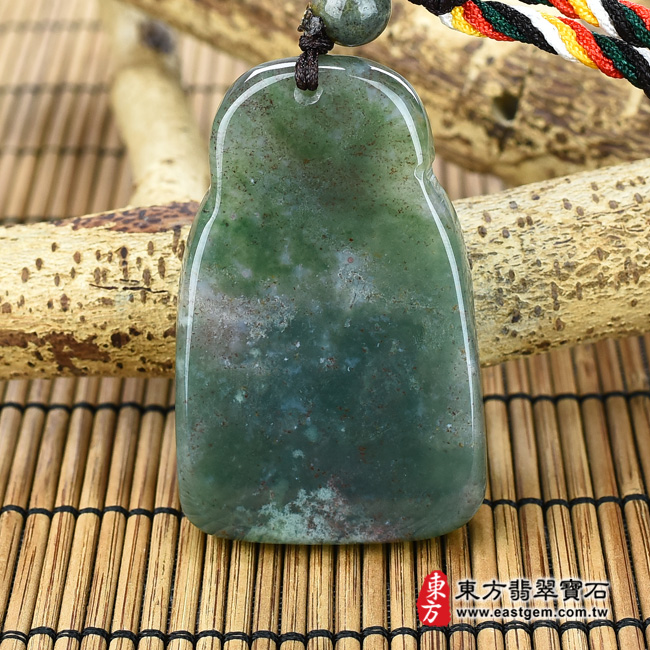 福德正神土地公財神爺項鍊玉珮背面照片  水草玉福德正神土地公財神爺項鍊玉珮（福德正神：福德正神土地公財神爺牌水草玉福德正神土地公財神爺玉珮、水草玉福德正神土地公財神爺玉墜）。綠帶紫水草玉福德正神土地公財神爺，TD026。客製化訂做各種水草玉福德正神土地公財神爺吊墜玉珮項鍊。★附東方翡翠寶石保證卡
