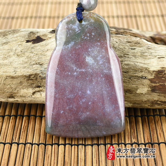 福德正神土地公財神爺項鍊玉珮背面照片  水草玉福德正神土地公財神爺項鍊玉珮（福德正神：福德正神土地公財神爺牌水草玉福德正神土地公財神爺玉珮、水草玉福德正神土地公財神爺玉墜）。紅帶微綠水草玉福德正神土地公財神爺，TD027。客製化訂做各種水草玉福德正神土地公財神爺吊墜玉珮項鍊。★附東方翡翠寶石保證卡