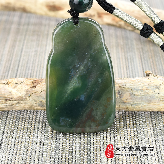 福德正神土地公財神爺項鍊玉珮背面照片  水草玉福德正神土地公財神爺項鍊玉珮（福德正神：福德正神土地公財神爺牌水草玉福德正神土地公財神爺玉珮、水草玉福德正神土地公財神爺玉墜）。綠色水草玉福德正神土地公財神爺，TD031。客製化訂做各種水草玉福德正神土地公財神爺吊墜玉珮項鍊。★附東方翡翠寶石保證卡