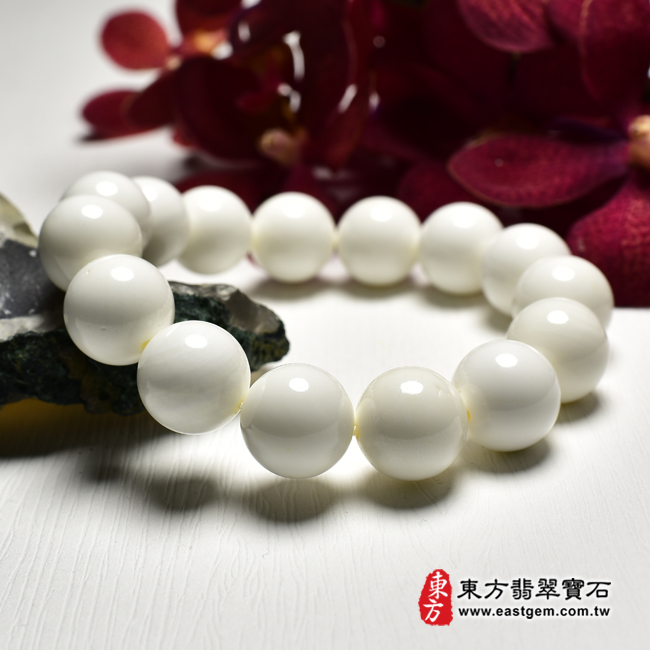 白硨磲手鍊左側照片 白硨磲手鍊（白硨磲珠子，珠徑約14mm，15顆珠，WCG119）。客製化設計各種白硨磲珠串、白硨磲珠子、白硨磲手鍊、白硨磲手珠。★附東方翡翠寶石保證