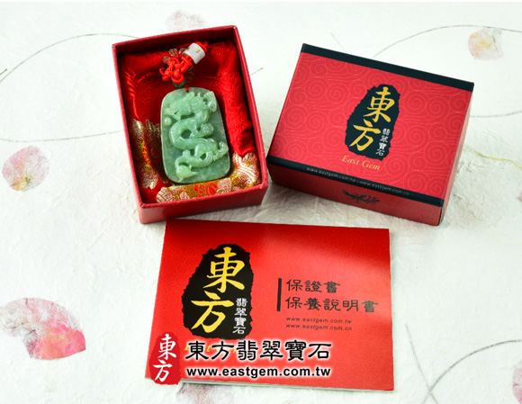 翡翠、吊飾東方翡翠寶石，有專門的包裝禮盒，以大紅色的形式，去呈現東方的文化之美