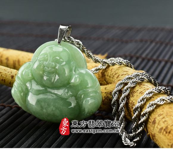 觀音菩薩翡翠吊墜製作過程-東方翡翠寶石的吊墜，都可以包含中國風的吊繩，或是不鏽鋼的項鍊。兩者可以自由選一個。