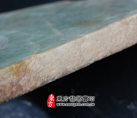 觀音菩薩翡翠吊墜製作過程-這個豆種的原料，厚度大約兩公分，非常厚實，可做成吊墜