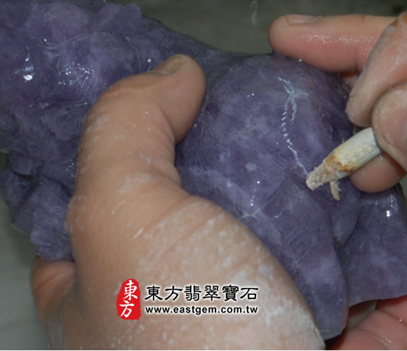 將獅子的背部細節、鬃毛、尾巴、繪圖畫稿，這樣才能針對細節，去做雕刻