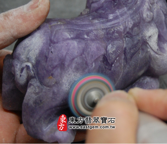 用高級的拋光粉，搭配中型砂紙去拋光彩獅細節2