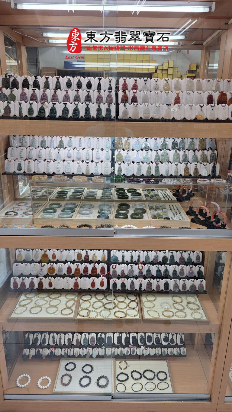 新竹門市現場全系列翡翠手鐲與吊墜展櫃