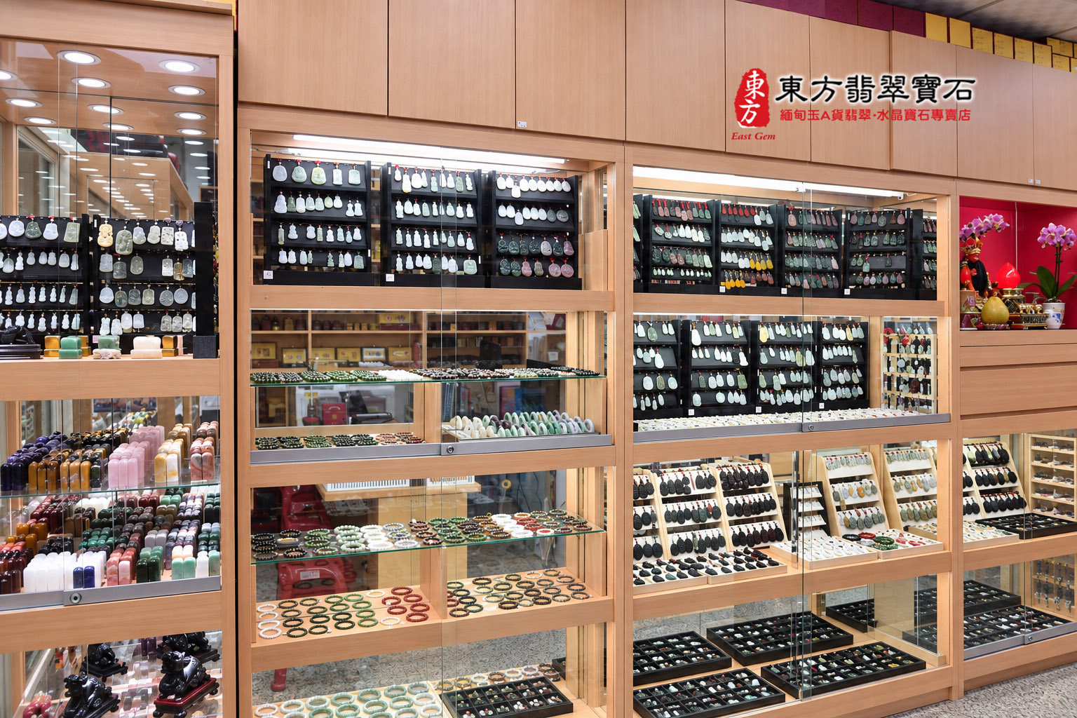 台南門市現場全景展櫃與傳家印章玉珮專區