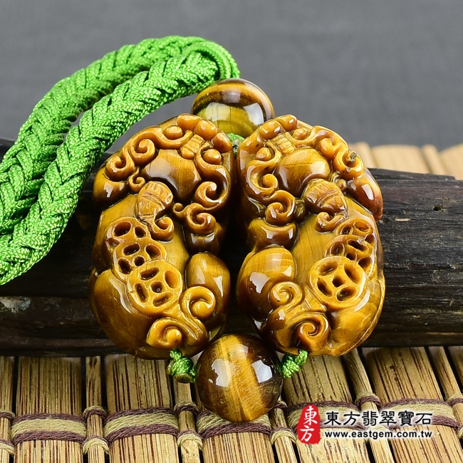 （已出售勿下標，可訂做）黃虎眼石貔貅項鍊玉珮（招財貔貅：貔貅牌黃虎眼石貔貅玉珮、黃虎眼石貔貅玉墜）。黃虎眼石貔貅，PF233。客製化訂做各種黃虎眼石貔貅吊墜玉珮項鍊。★東方翡翠寶石保證卡翡翠手鐲、翡翠玉鐲商品