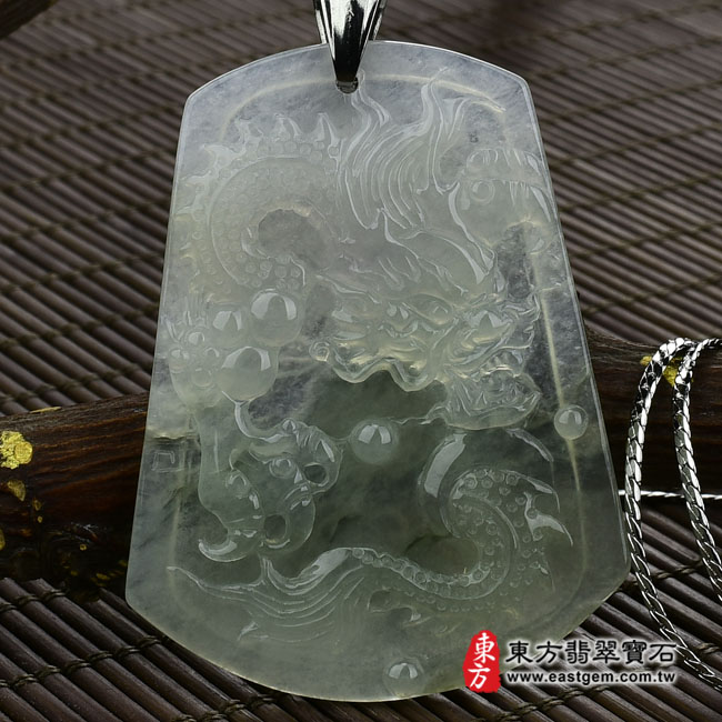 （已出售勿下標，可訂做）翡翠龍項鍊玉珮（飛騰游龍：龍牌A貨翡翠龍玉珮、緬甸玉龍玉墜、龍十二生肖項鍊）。糯種帶飄花龍，DR173。客製化訂做各種翡翠龍吊墜玉珮項鍊。★附A貨翡翠雙證書翡翠手鐲、翡翠玉鐲商品