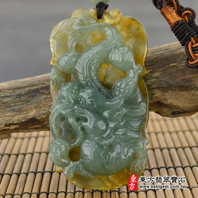 （已出售勿下標，可訂做）翡翠龍項鍊玉珮（祥龍瑞氣：龍牌A貨翡翠龍玉珮、緬甸玉龍玉墜、龍十二生肖項鍊）。綠色糯種帶黃翡翠龍，DR230。客製化訂做各種翡翠龍吊墜玉珮項鍊。★附A貨翡翠雙證書翡翠手鐲、翡翠玉鐲商品