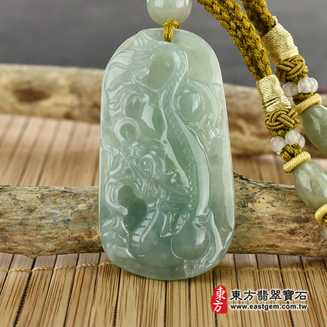 翡翠龍項鍊玉珮（祥龍瑞氣、招財富貴龍：龍牌A貨翡翠龍玉珮、緬甸玉龍玉墜、龍十二生肖項鍊）。綠色糯種龍，DR272。客製化訂做各種翡翠龍吊墜玉珮項鍊。★附A貨翡翠雙證書商品圖