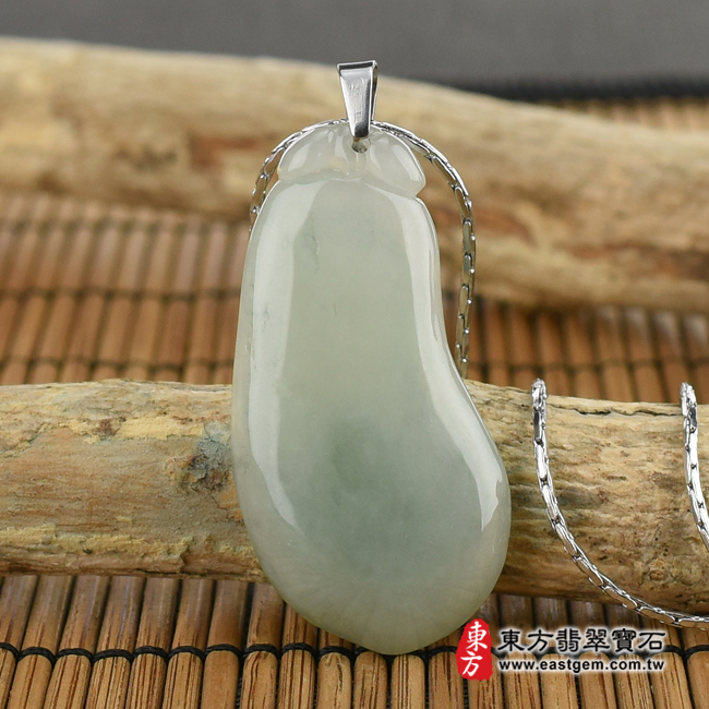 （已出售勿下標，可訂做）翡翠福瓜項鍊玉珮（福運連綿：福瓜牌A貨翡翠福瓜玉珮、緬甸玉福瓜玉墜）。綠色糯種福瓜，FW100。客製化訂做各種翡翠福瓜吊墜玉珮項鍊。★附A貨翡翠雙證書翡翠手鐲、翡翠玉鐲商品