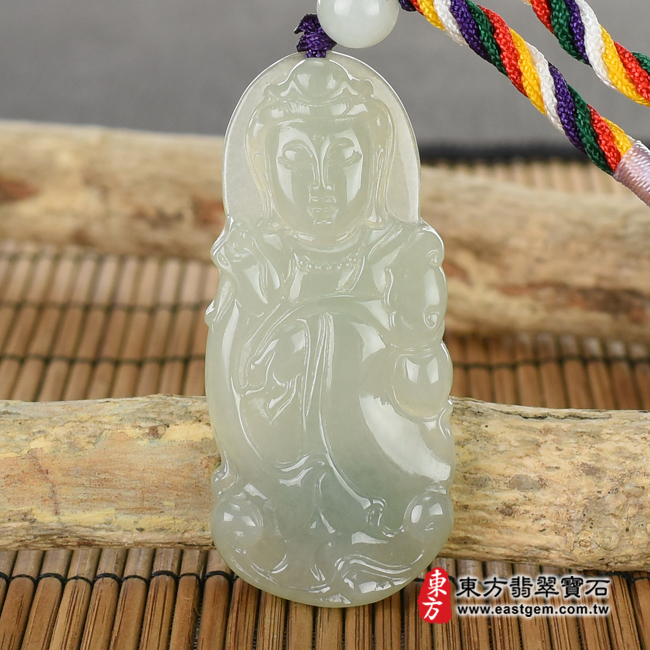 （已出售勿下標，可訂做）翡翠觀世音菩薩項鍊玉珮（觀世音菩薩、如意觀音：觀世音菩薩牌A貨翡翠觀世音菩薩玉珮、緬甸玉觀世音菩薩玉墜）。淡綠色糯種觀世音菩薩，GY619。客製化訂做各種翡翠觀世音菩薩吊墜玉珮項鍊。★附A貨翡翠雙證書翡翠手鐲、翡翠玉鐲商品