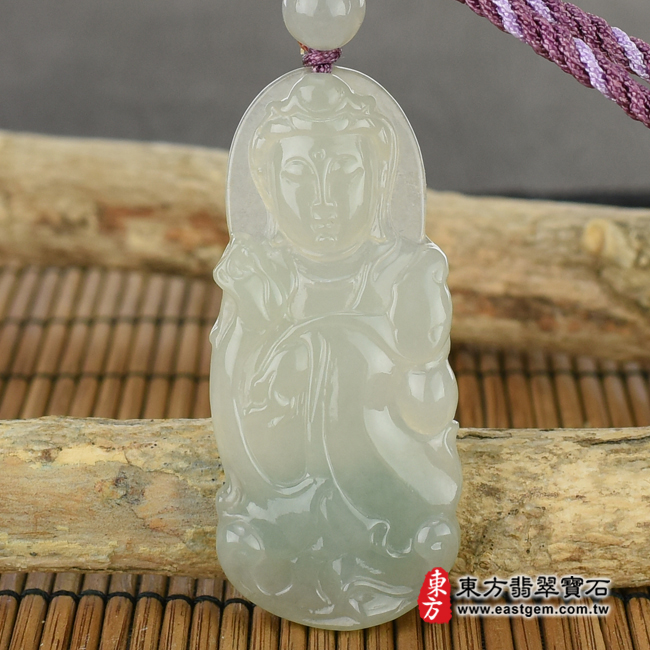 （已出售勿下標，可訂做）翡翠觀世音菩薩項鍊玉珮（觀世音菩薩、如意觀音：觀世音菩薩牌A貨翡翠觀世音菩薩玉珮、緬甸玉觀世音菩薩玉墜）。淡綠色糯種觀世音菩薩，GY627。客製化訂做各種翡翠觀世音菩薩吊墜玉珮項鍊。★附A貨翡翠雙證書翡翠手鐲、翡翠玉鐲商品