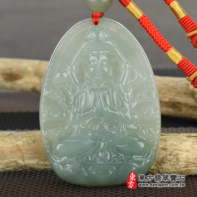 （已出售勿下標，可訂做）翡翠千手觀音項鍊玉珮（千手觀音：千手觀音牌A貨翡翠千手觀音玉珮、緬甸玉千手觀音玉墜）。綠色糯種油青千手觀音，LH111。客製化訂做各種翡翠千手觀音吊墜玉珮項鍊。★附A貨翡翠雙證書翡翠手鐲、翡翠玉鐲商品
