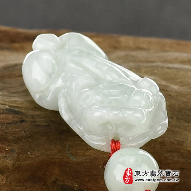 （已出售勿下標，可訂做）翡翠貔貅項鍊玉珮（招財貔貅：貔貅牌A貨翡翠貔貅玉珮、緬甸玉貔貅玉墜）。白綠色豆種貔貅，PF527。客製化訂做各種翡翠貔貅吊墜玉珮項鍊。★附A貨翡翠雙證書翡翠手鐲、翡翠玉鐲商品