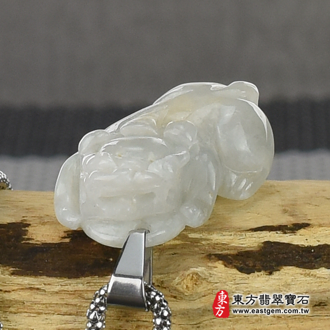 （已出售勿下標，可訂做）翡翠貔貅項鍊玉珮（招財貔貅：貔貅牌A貨翡翠貔貅玉珮、緬甸玉貔貅玉墜）。白綠色細豆種貔貅，PF587。客製化訂做各種翡翠貔貅吊墜玉珮項鍊。★附A貨翡翠雙證書翡翠手鐲、翡翠玉鐲商品
