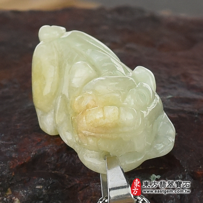 （已出售勿下標，可訂做）翡翠貔貅項鍊玉珮（招財貔貅：貔貅牌A貨翡翠貔貅玉珮、緬甸玉貔貅玉墜）。淡綠色豆種帶黃翡貔貅，PF620。客製化訂做各種翡翠貔貅吊墜玉珮項鍊。★附A貨翡翠雙證書翡翠手鐲、翡翠玉鐲商品