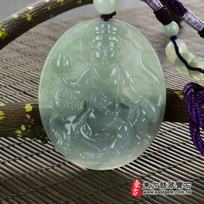 （已出售勿下標，可訂做）翡翠大勢至菩薩項鍊玉珮（大勢至菩薩：大勢至菩薩牌A貨翡翠大勢至菩薩玉珮、緬甸玉大勢至菩薩玉墜）。淡綠色糯種大勢至菩薩，GY717。客製化訂做各種翡翠大勢至菩薩吊墜玉珮項鍊。★附A貨翡翠雙證書翡翠手鐲、翡翠玉鐲商品