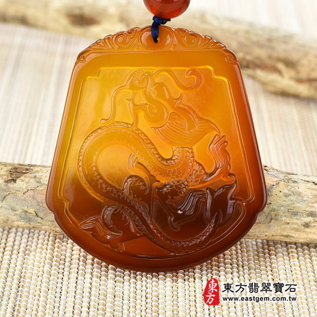 瑪瑙龍項鍊玉珮（畫龍點睛、招財富貴龍：龍牌瑪瑙龍玉珮、玉髓龍玉墜、龍十二生肖項鍊）。紅瑪瑙玉髓龍，DR365。客製化訂做各種瑪瑙玉髓龍吊墜玉珮項鍊。★附東方翡翠寶石保證卡-商品圖