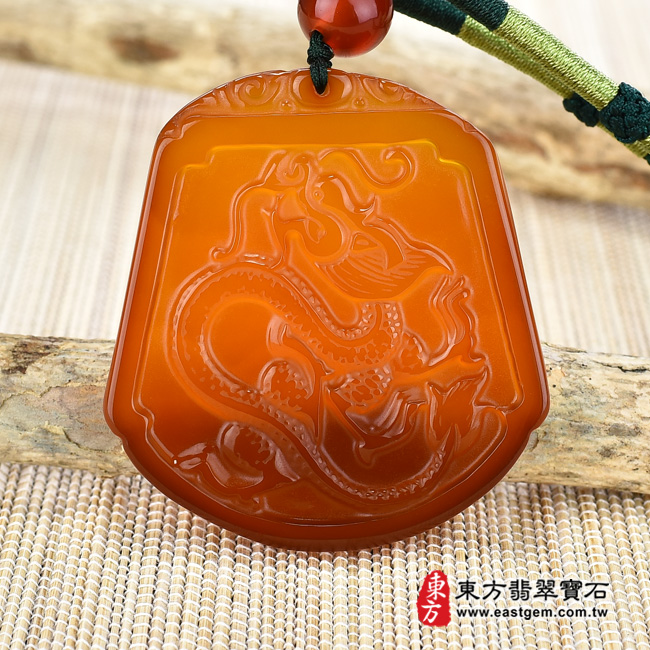 瑪瑙龍項鍊玉珮（畫龍點睛、招財富貴龍：龍牌瑪瑙龍玉珮、玉髓龍玉墜、龍十二生肖項鍊）。紅瑪瑙玉髓龍，DR364。客製化訂做各種瑪瑙玉髓龍吊墜玉珮項鍊。★附東方翡翠寶石保證卡-商品圖