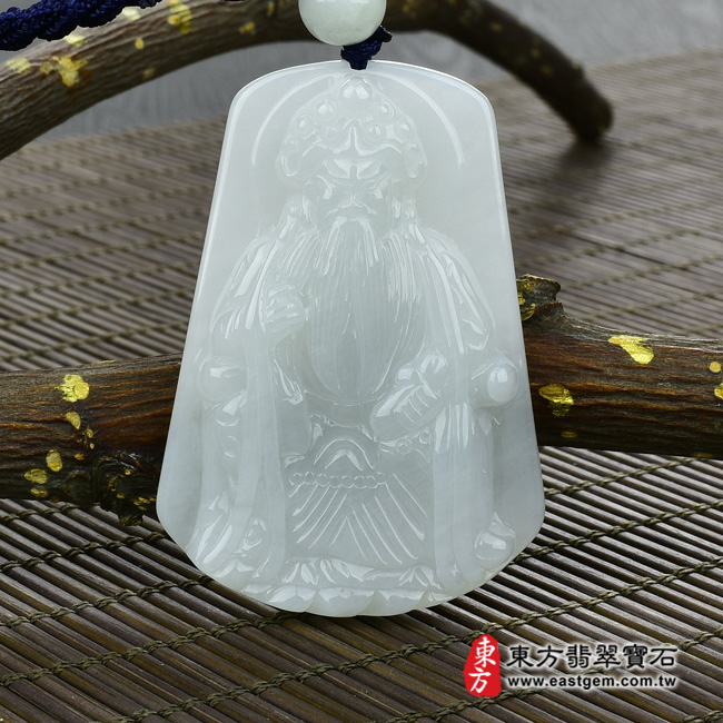 （已出售勿下標，可訂做）翡翠關公項鍊玉珮（關聖帝君：關公牌A貨翡翠關公玉珮、緬甸玉關公玉墜）。淡綠色細糯種關公，KG158。客製化訂做各種翡翠關公吊墜玉珮項鍊。★附A貨翡翠雙證書翡翠手鐲、翡翠玉鐲商品