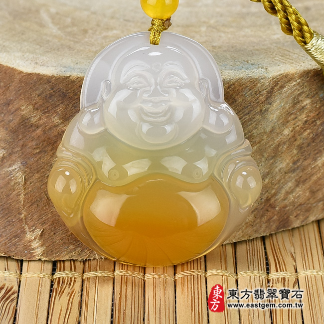 （已出售勿下標，可訂做）瑪瑙彌勒佛項鍊玉珮（彌勒佛：彌勒佛牌瑪瑙彌勒佛玉珮、玉髓彌勒佛玉墜）。白帶黃瑪瑙玉髓彌勒佛，ML211。客製化訂做各種瑪瑙玉髓彌勒佛吊墜玉珮項鍊。★附東方翡翠寶石保證卡翡翠手鐲、翡翠玉鐲商品