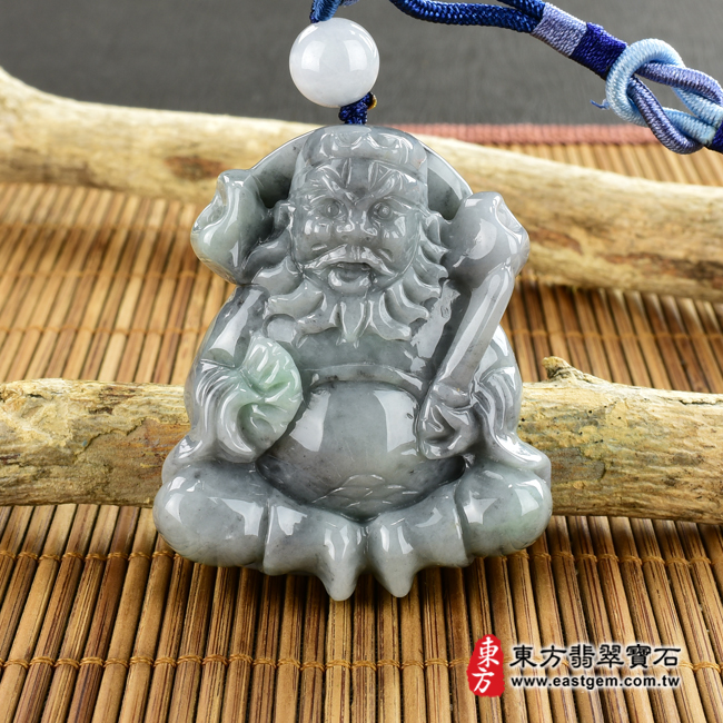 最新翡翠神明玉珮商品-翡翠鍾馗項鍊玉珮（驅魔真君：鍾馗牌A貨翡翠鍾馗玉珮、緬甸玉鍾馗玉墜）。灰黑色烏雞種帶綠鍾馗，AB012。客製化訂做各種翡翠鍾馗吊墜玉珮項鍊。★附A貨翡翠雙證書	