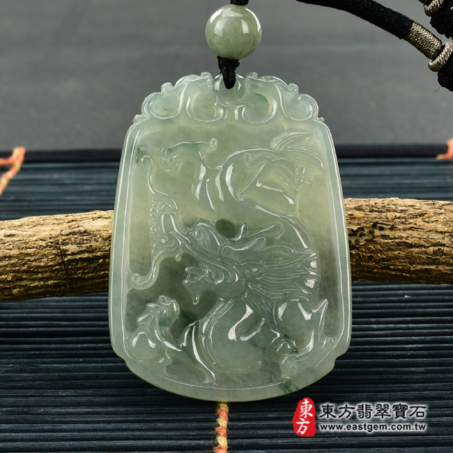 （已出售勿下標，可訂做）翡翠龍項鍊玉珮（祥龍瑞氣、招財富貴龍：龍牌A貨翡翠龍玉珮、緬甸玉龍玉墜、龍十二生肖項鍊）。綠色糯種龍，DR393。客製化訂做各種翡翠龍吊墜玉珮項鍊。★附A貨翡翠雙證書翡翠手鐲、翡翠玉鐲商品