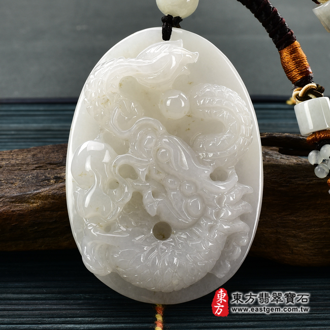 （已出售勿下標，可訂做）翡翠龍項鍊玉珮（招財飛騰游龍：龍牌A貨翡翠龍玉珮、緬甸玉龍玉墜、龍十二生肖項鍊）。白翡翠龍，DR410。客製化訂做各種翡翠龍吊墜玉珮項鍊。★附A貨翡翠雙證書翡翠手鐲、翡翠玉鐲商品