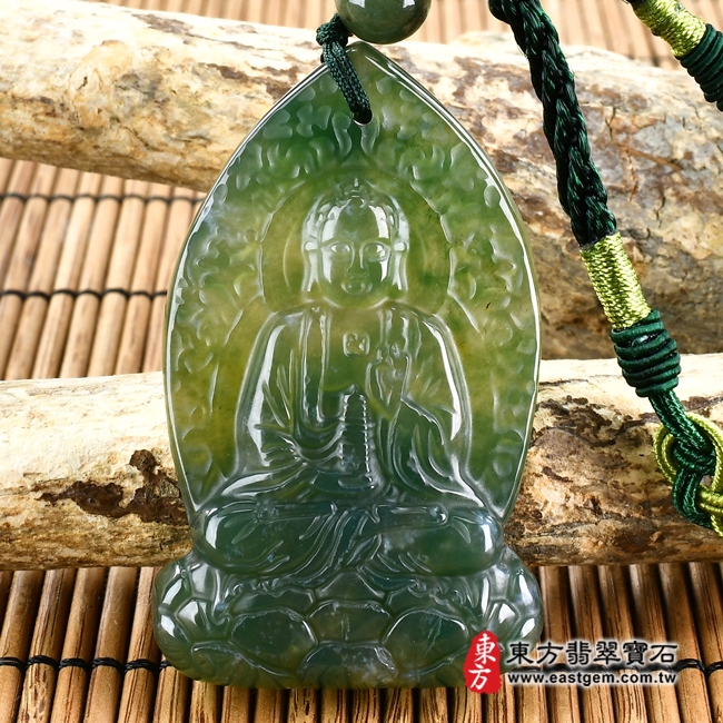 最新玉石神明玉珮商品-（已出售勿下標，可訂做）水草玉藥師佛項鍊玉珮（藥師如來：藥師佛牌水草玉藥師佛玉珮、水草玉藥師佛玉墜）。綠色水草玉藥師佛，FD568。客製化訂做各種水草玉藥師佛吊墜玉珮項鍊。★附東方翡翠寶石保證卡