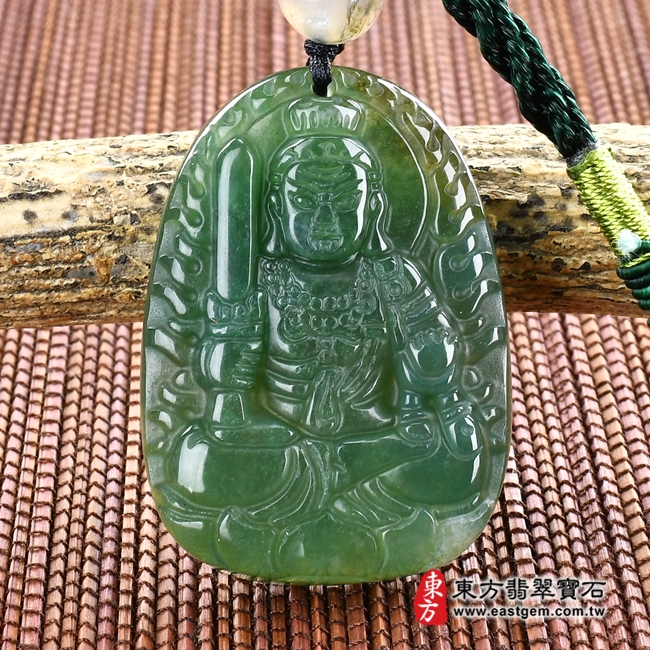 最新玉石神明玉珮商品-水草玉不動明王項鍊玉珮（不動明王：不動明王牌水草玉不動明王玉珮、水草玉不動明王玉墜）。綠色水草玉不動明王，FD562。客製化訂做各種水草玉不動明王吊墜玉珮項鍊。★附東方翡翠寶石保證卡