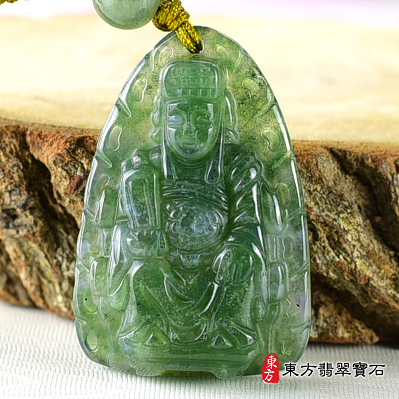 最新玉石神明玉珮商品-水草玉媽祖項鍊玉珮（天上聖母：媽祖牌水草玉媽祖玉珮、水草玉媽祖玉墜）。綠色水草玉媽祖，MD236。客製化訂做各種水草玉媽祖吊墜玉珮項鍊。★附東方翡翠寶石保證卡