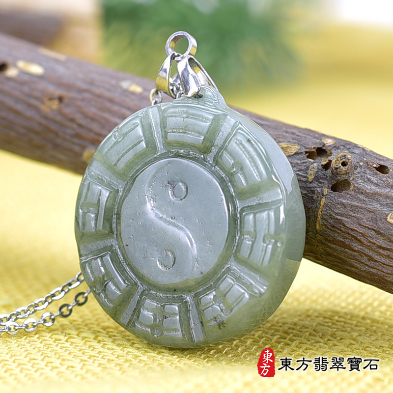 （已出售勿下標，可訂做）翡翠八卦項鍊玉珮（精工八卦太極，先天八卦：八卦牌A貨翡翠八卦玉珮、緬甸玉八卦玉墜）。綠色糯種八卦，ED341。客製化訂做各種翡翠八卦吊墜玉珮項鍊。★附A貨翡翠雙證書翡翠手鐲、翡翠玉鐲商品