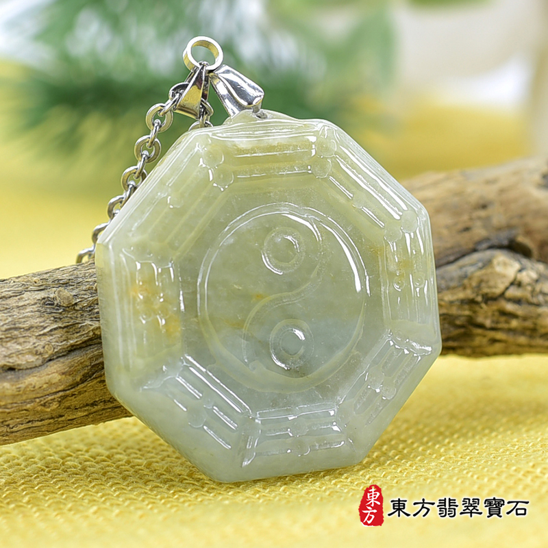 （已出售勿下標，可訂做）翡翠八卦項鍊玉珮（精工八卦太極，先天八卦：八卦牌A貨翡翠八卦玉珮、緬甸玉八卦玉墜）。綠色帶點黃糯種八卦，ED345。客製化訂做各種翡翠八卦吊墜玉珮項鍊。★附A貨翡翠雙證書翡翠手鐲、翡翠玉鐲商品