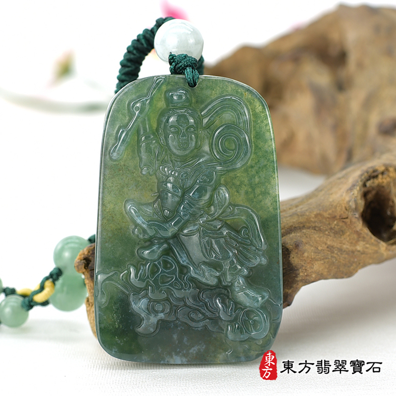 最新玉石神明玉珮商品-水草玉哪吒三太子項鍊玉珮（中壇元帥、哪吒：哪吒三太子牌水草玉三太子玉珮、水草玉哪吒三太子玉墜）。綠色水草玉三太子，TT162。客製化訂做各種水草玉哪吒三太子吊墜玉珮項鍊。★附東方翡翠寶石保證卡