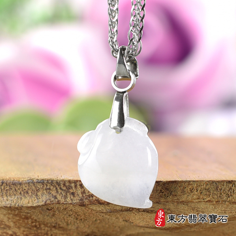 （已出售勿下標，可訂做）翡翠壽桃項鍊玉珮（福壽雙全：壽桃牌A貨翡翠壽桃玉珮、緬甸玉壽桃玉墜）白色帶點淺紫色冰糯種壽桃，FW402。訂做各種翡翠壽桃吊墜玉珮項鍊。★附A貨翡翠雙證書翡翠手鐲、翡翠玉鐲商品