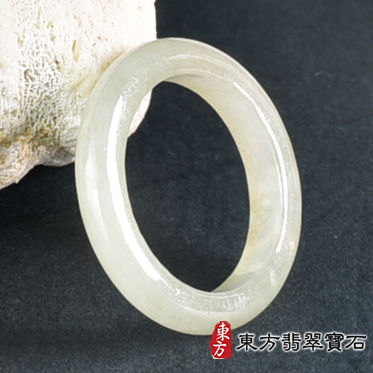 翡翠戒指（玉戒指、A貨翡翠戒指、緬甸玉戒指，圓戒，版指戒，版戒指，結婚戒指、結婚對戒、男女對戒）。淺綠色糯種翡翠戒指，國際圍16，RNG779，客製化訂做各種翡翠戒指吊墜玉珮項鍊。★附A貨翡翠雙證書商品圖