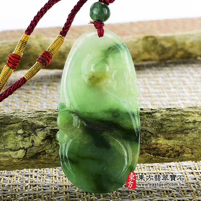 祥龍獻瑞 背面照片 翡翠龍項鍊玉珮(祥龍獻瑞:龍牌A貨翡翠龍玉珮、緬甸玉龍玉墜、龍十二生肖項鍊)。細豆種飄綠花龍,DR051。客製化訂做各種翡翠龍吊墜玉珮項鍊。★附A貨翡翠雙證書 祥龍獻瑞 背面照片 翡翠龍項鍊玉珮(祥龍獻瑞:龍牌A貨翡翠龍玉珮、緬甸玉龍玉墜、龍十二生肖項鍊)。細豆種飄綠花龍,DR051。客製化訂做各種翡翠龍吊墜玉珮項鍊。★附A貨翡翠雙證書